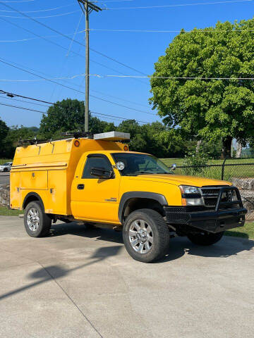 2004 Chevrolet Silverado 2500HD for sale at HIGHWAY 12 MOTORSPORTS in Nashville TN
