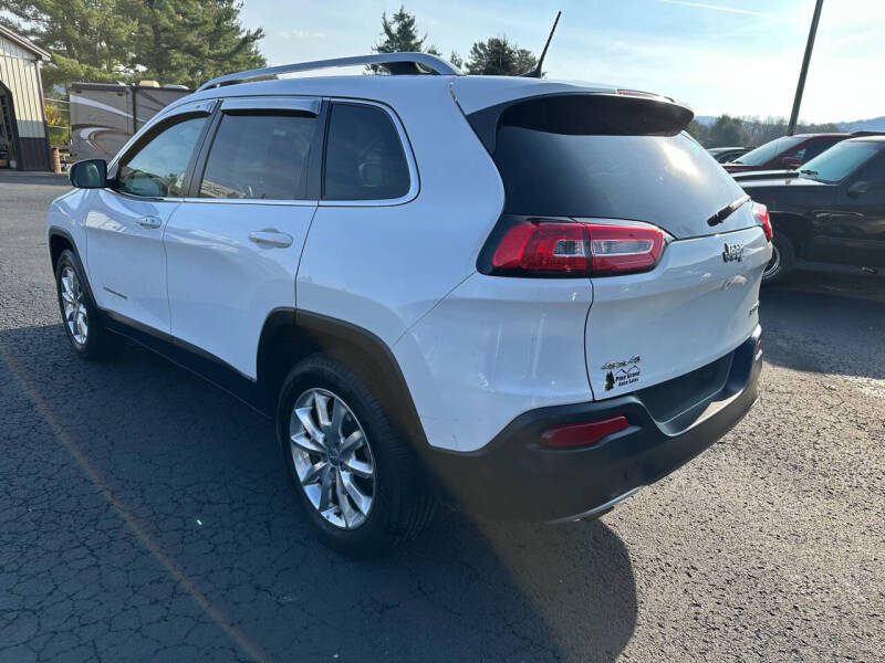 2017 Jeep Cherokee null photo 4