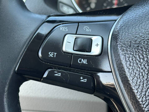 2017 Volkswagen Passat 1.8T R-Line