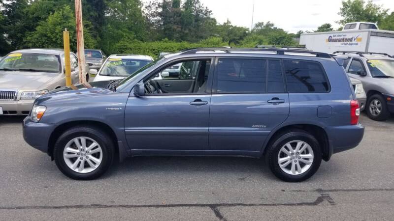 2006 Toyota Highlander Hybrid for sale at Howe's Auto Sales in Lowell MA