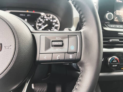 2025 Nissan Pathfinder SV