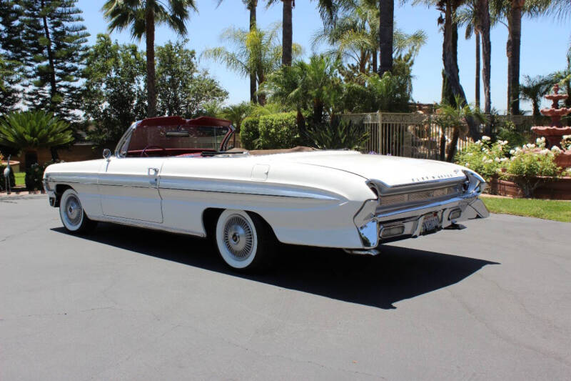 1961 Oldsmobile Starfire