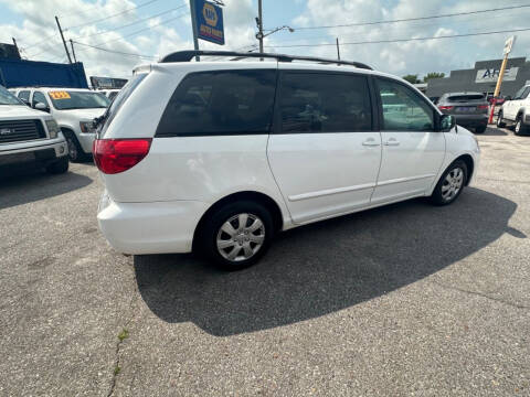2009 Toyota Sienna CE 7-Passenger