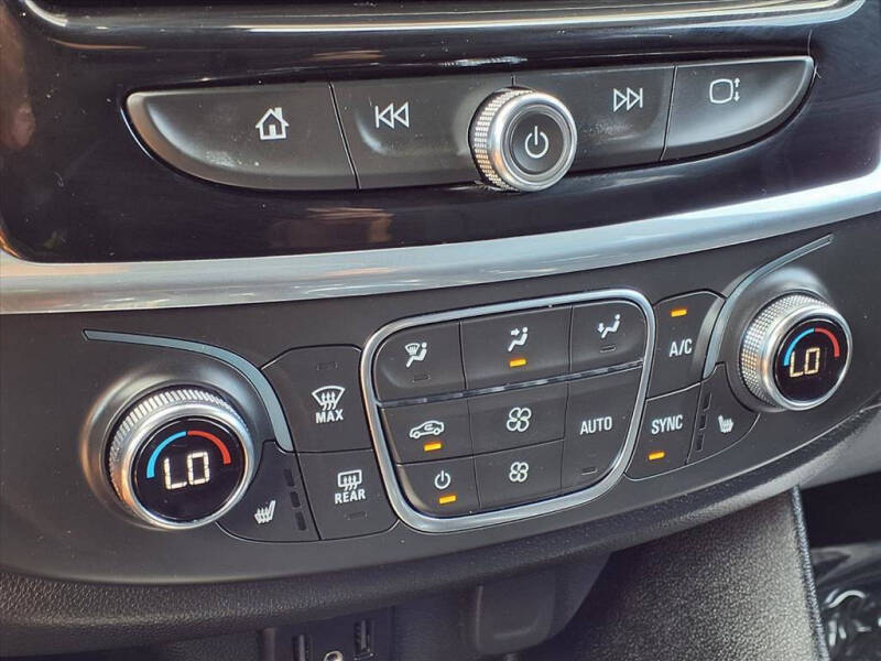 2022 Chevrolet Traverse LT Cloth