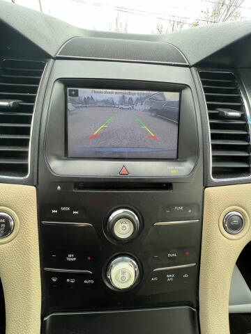 2017 Ford Taurus SEL