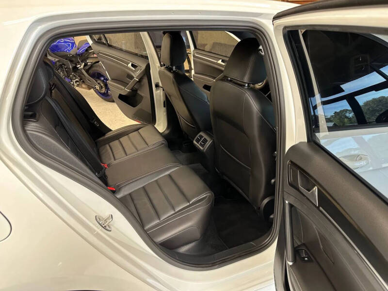 2017 Volkswagen Golf R 4Motion