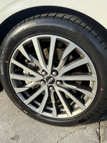 2019 Lincoln Continental Select