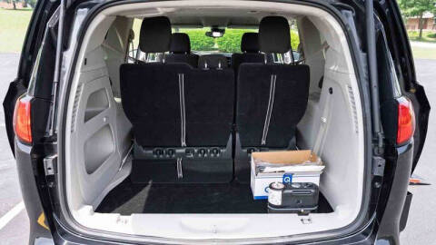 2024 Chrysler Voyager LX