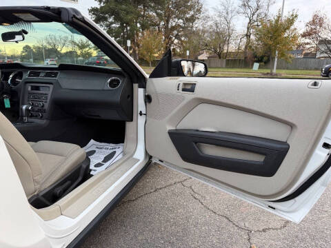 2010 Ford Mustang V6