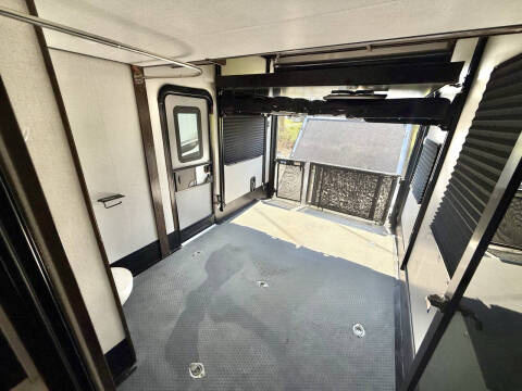 2022 Dutchmen Voltage