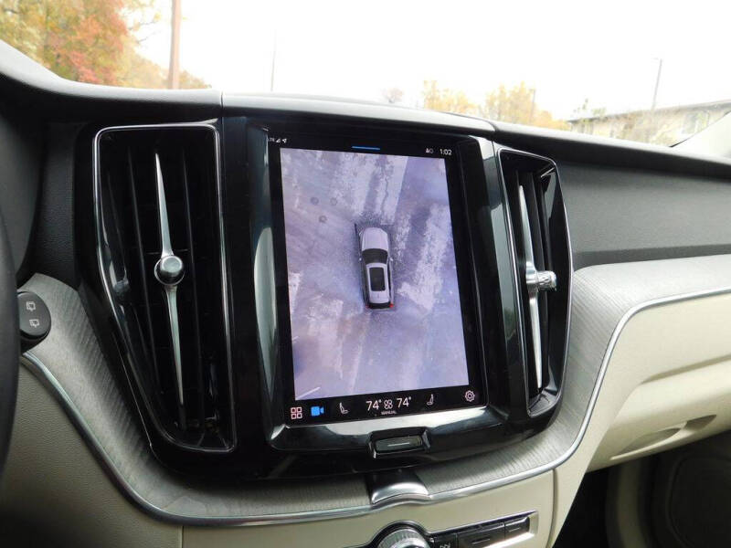 2024 Volvo XC60 B5 Plus Dark Theme