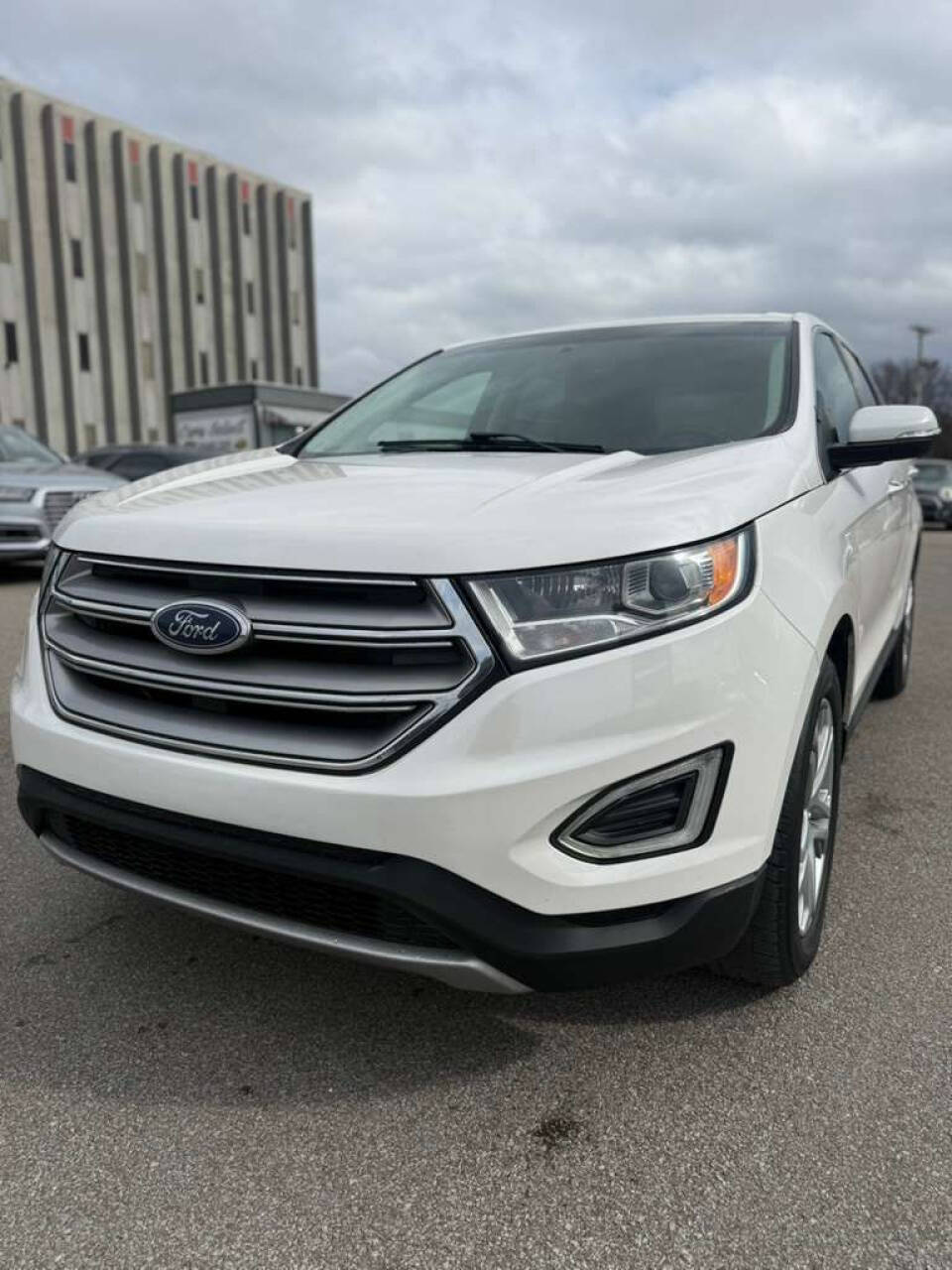 Off white 2017 Ford Edge Titanium AWD Titanium 4dr Crossover 1
