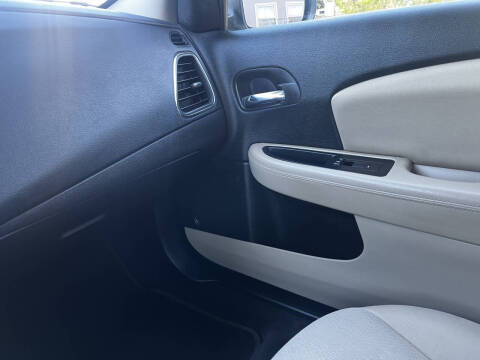 2013 Chrysler 200 LX