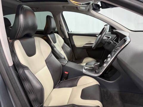 2017 Volvo XC60 T5 Dynamic