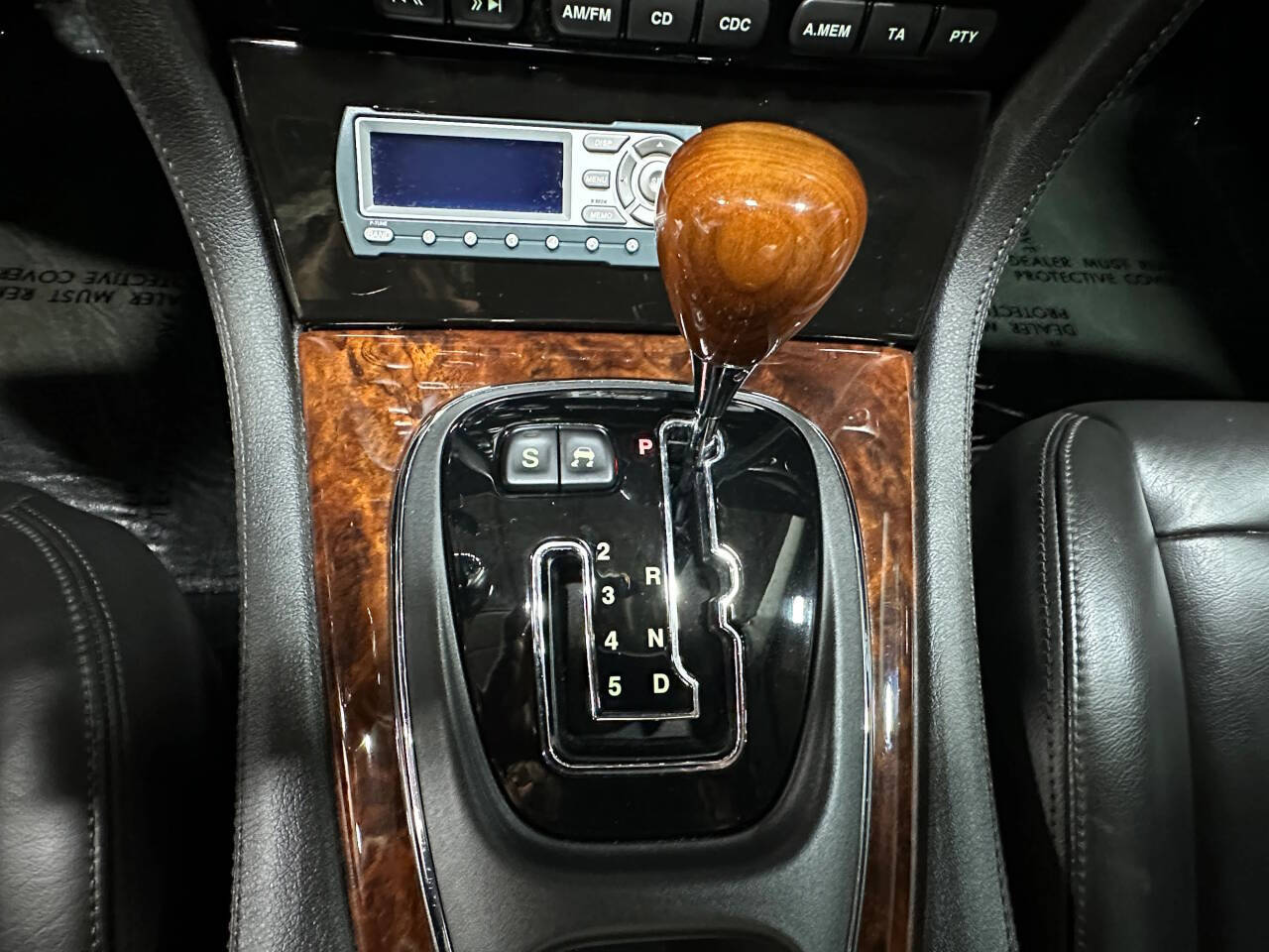 2005 Jaguar XJ-Series 38