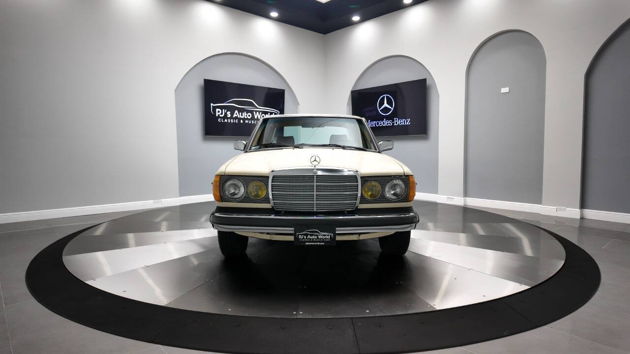 1983 Mercedes-Benz 240-Class 7