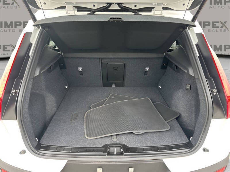 2025 Volvo XC40 B5 Plus Dark Theme