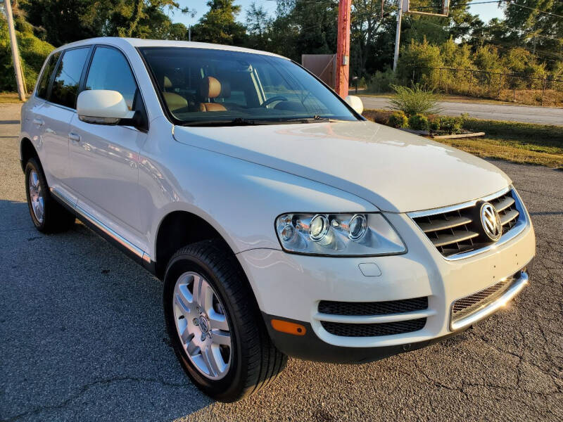 2006 Volkswagen Touareg for sale at GEORGIA AUTO DEALER LLC in Buford GA