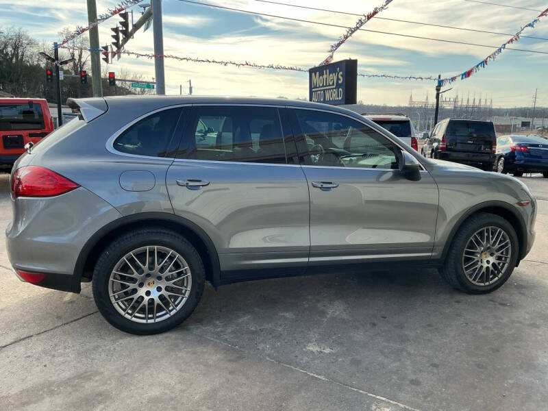 2014 Porsche Cayenne Platinum Edition's photo