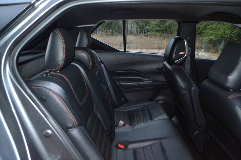 2020 Nissan Kicks SR