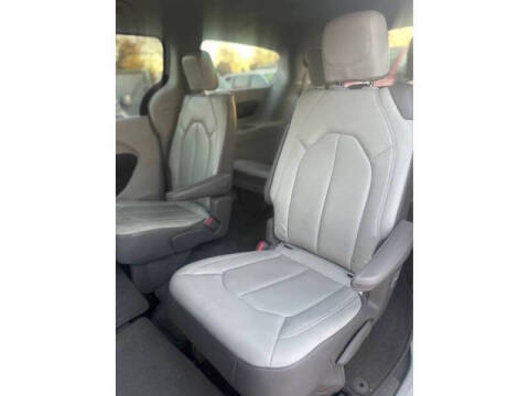2022 Chrysler Voyager LX