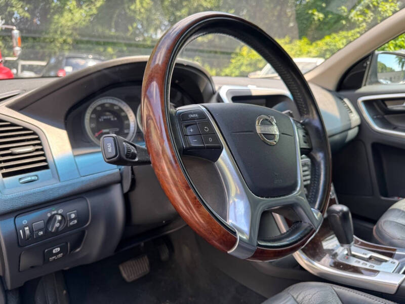 2012 Volvo XC60 T6 R-Design