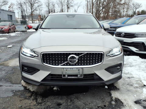 2025 Volvo V60 Cross Country B5 Plus