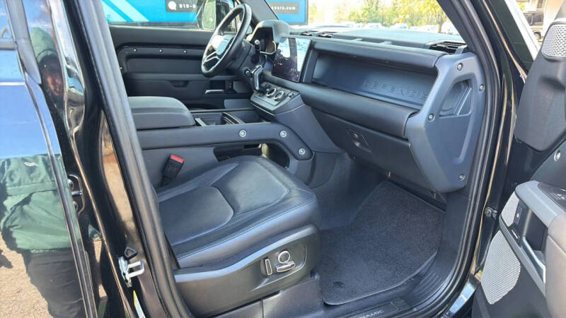 2024 Land Rover Defender 130 P400 X-Dynamic SE