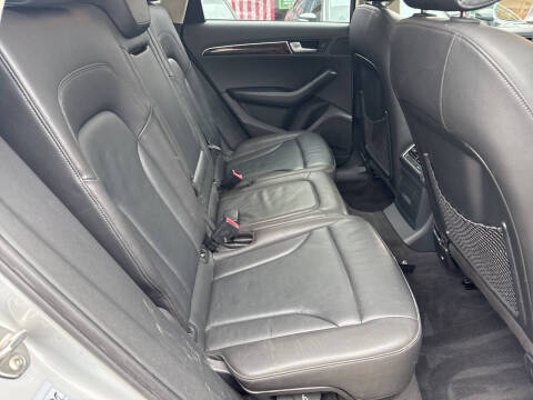 2011 Audi Q5 2.0T quattro Premium Plus