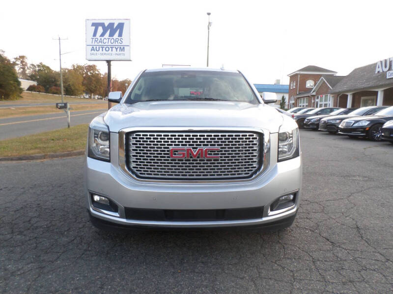 2016 GMC Yukon Denali photo 3