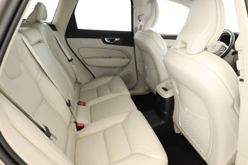 2025 Volvo XC60 T8 Ultra Dark Theme