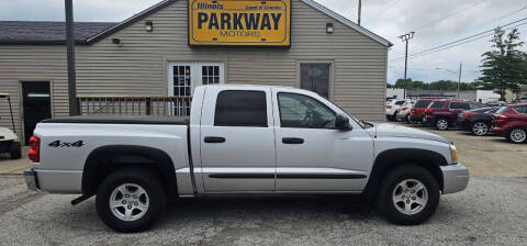 2006 Dodge Dakota for sale at Parkway Motors in Springfield IL