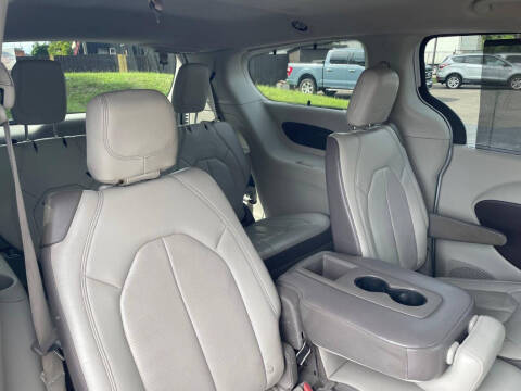 2017 Chrysler Pacifica Touring-L Plus