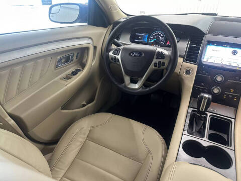 2018 Ford Taurus SEL