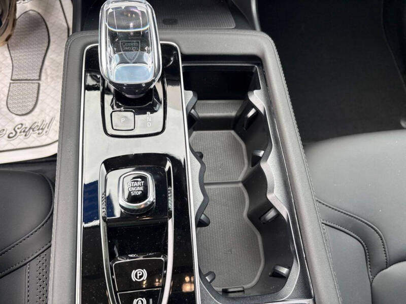 2026 Volvo XC90 B5 Core