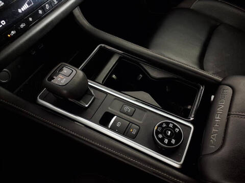 2023 Nissan Pathfinder SL