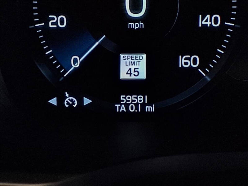 2022 Volvo S60 B5 Momentum