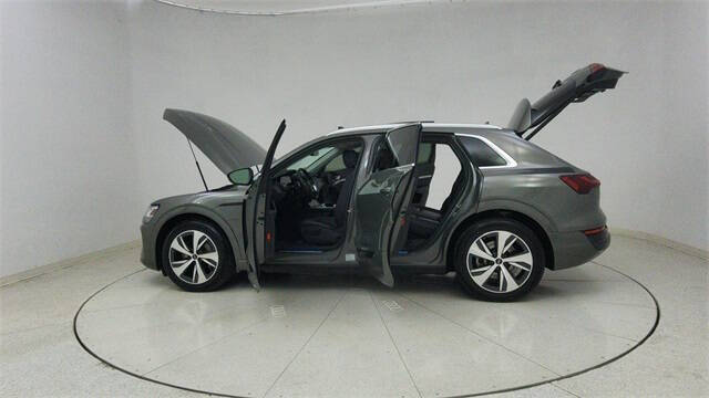 2024 Audi Q8 e-tron quattro Premium