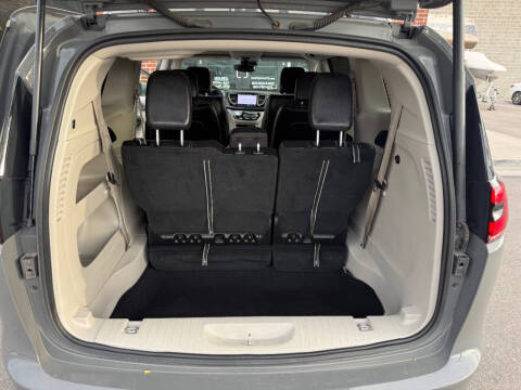 2022 Chrysler Pacifica Touring L