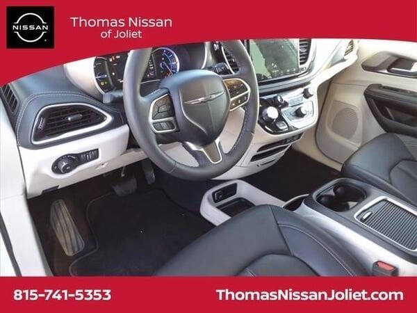 2024 Chrysler Pacifica Plug-In Hybrid Select