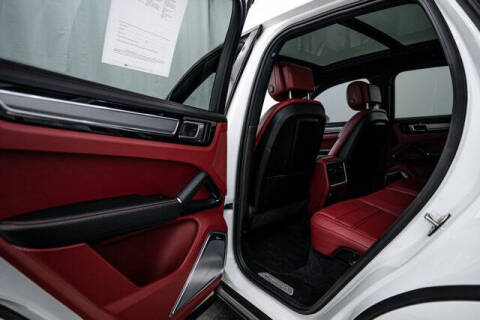 2022 Porsche Cayenne E-Hybrid Platinum Edition