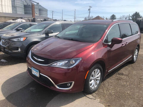 2018 Chrysler Pacifica for sale at Main Street Motors in Wheaton MN