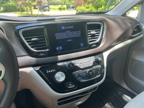 2017 Chrysler Pacifica Touring-L Plus