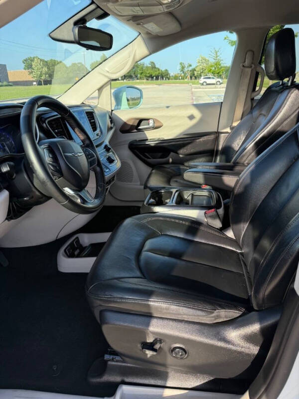 2017 Chrysler Pacifica Touring-L