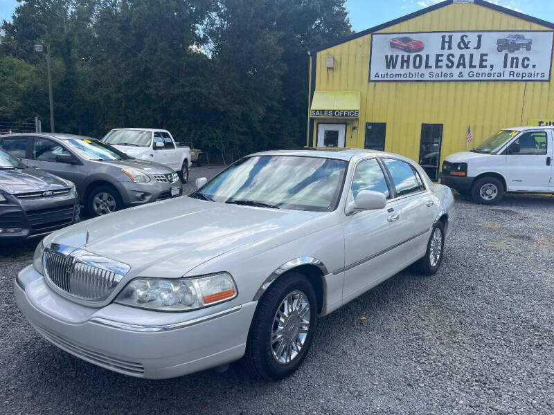 Lincoln Town Car's photo