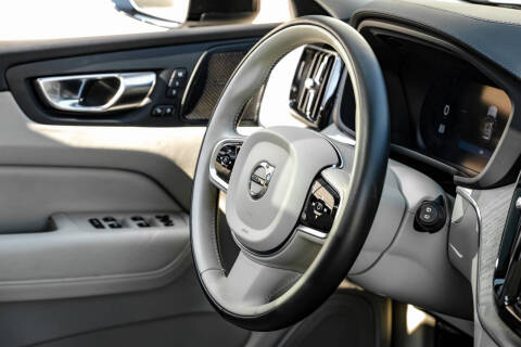 2023 Volvo XC60 B5 Ultimate Dark Theme