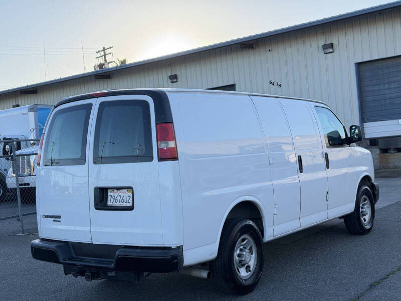 2016 Chevrolet Express Cargo Work Van's photo