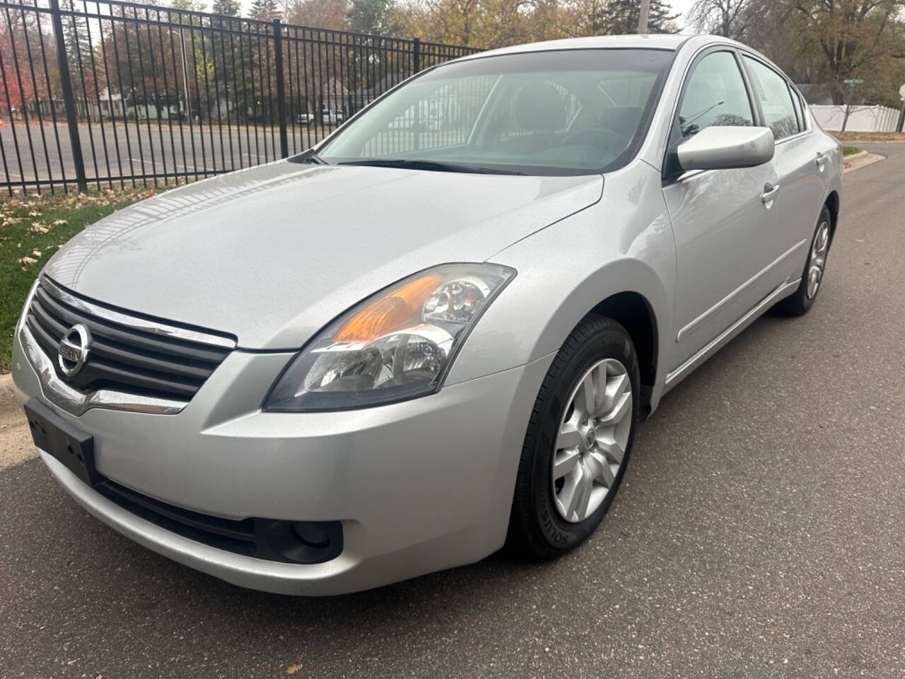 2009 Nissan Altima for sale at JUST AUTOS in MINNEAPOLIS, MN