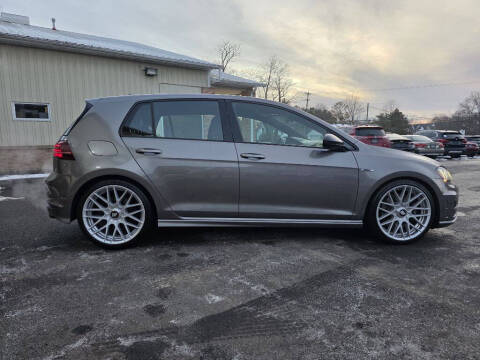 2017 Volkswagen Golf R 4Motion