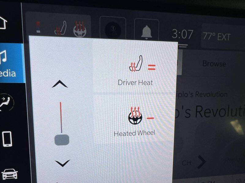 2024 Chrysler Voyager LX